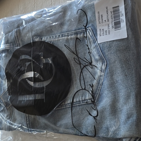 DG2 By Diane Gilman Ladies Floral Fray Hem Jeans - Picture 16 of 17